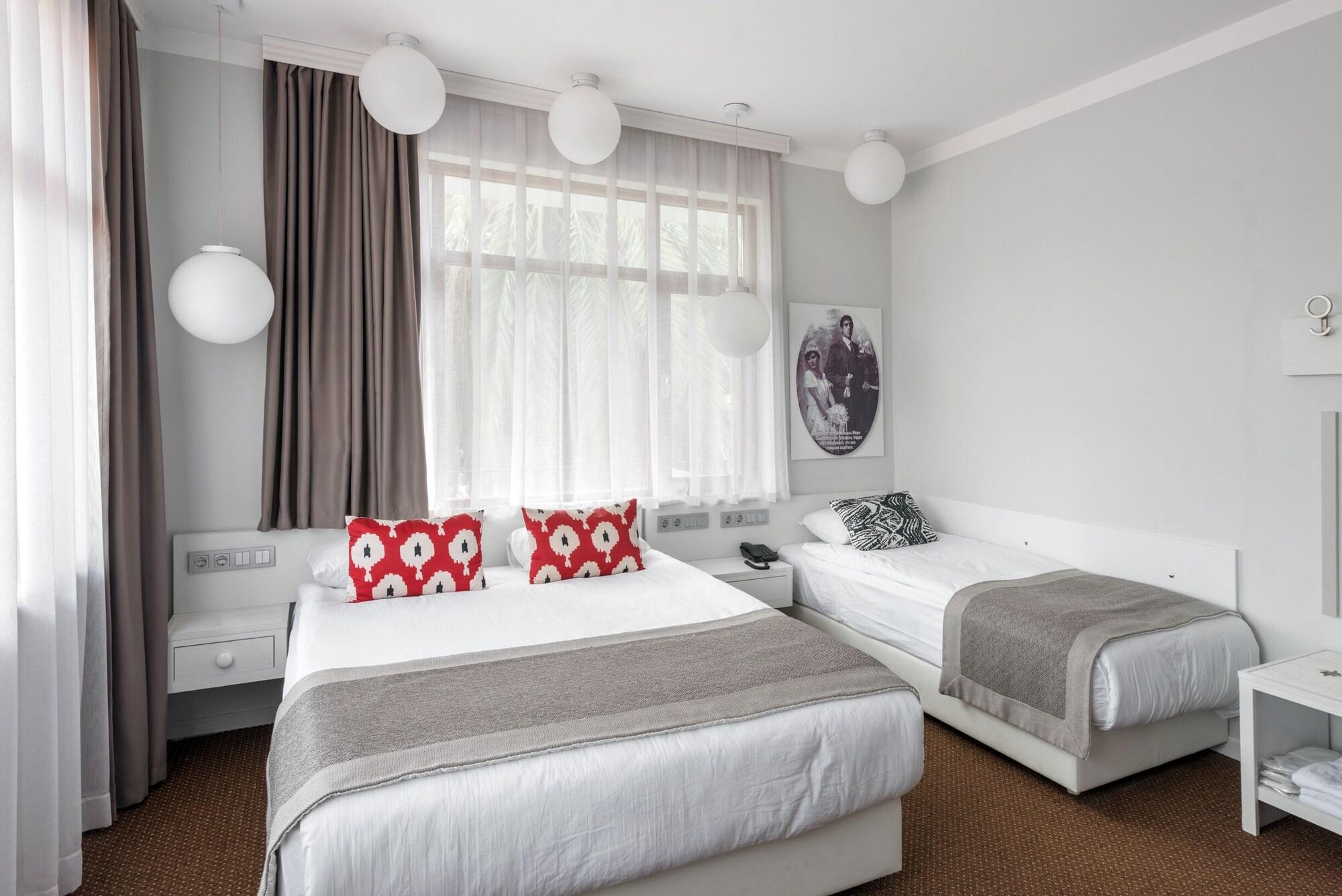 Delight Deluxe & Otel 2*