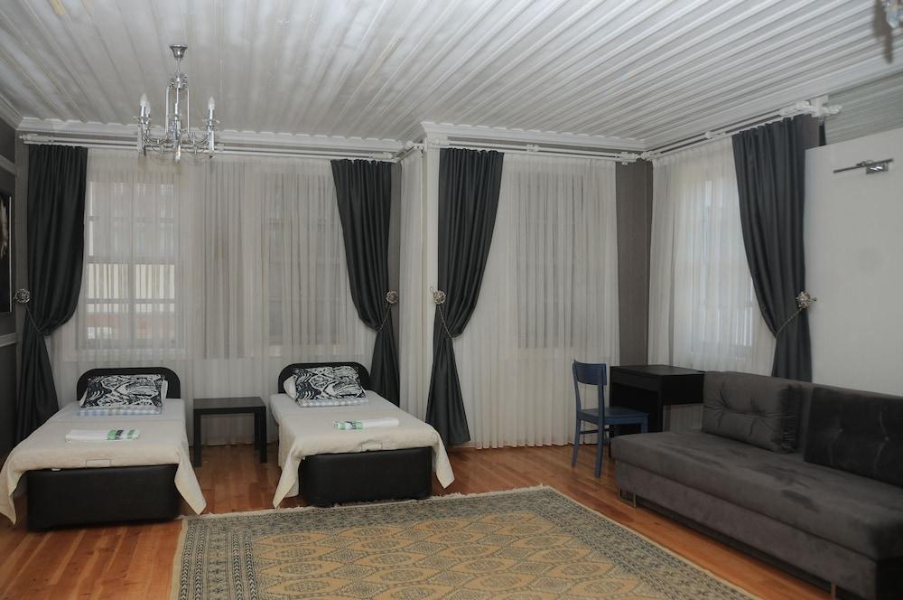 Delight Deluxe & Otel 2*