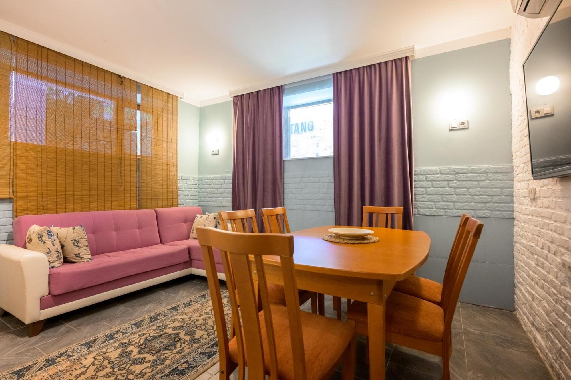 Delight Deluxe & Otel 2*