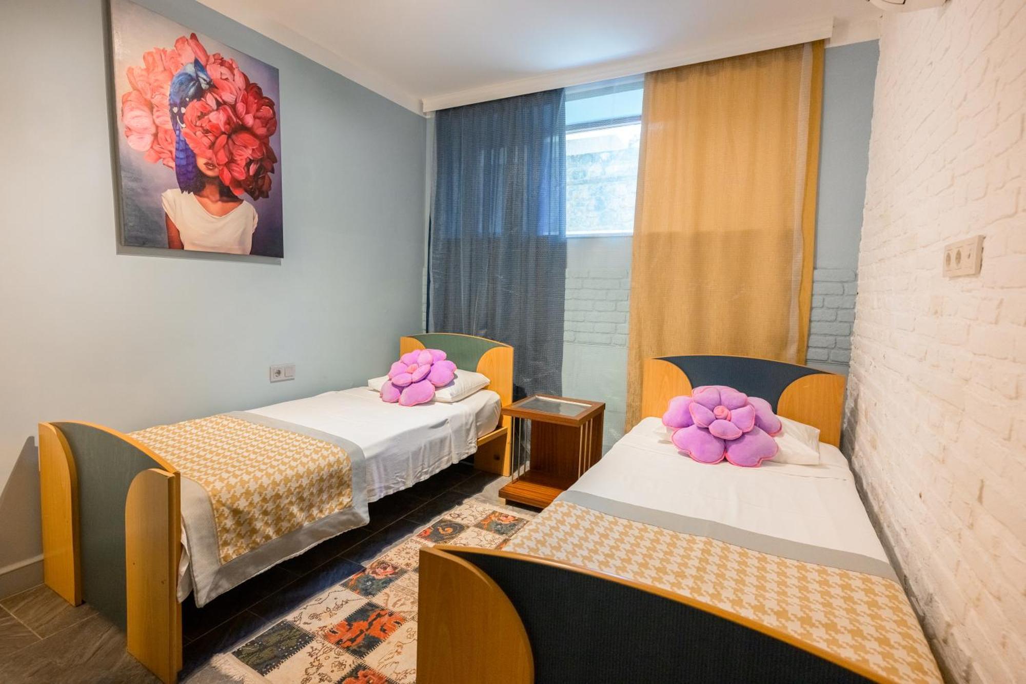 Otel Delight Deluxe & 2*