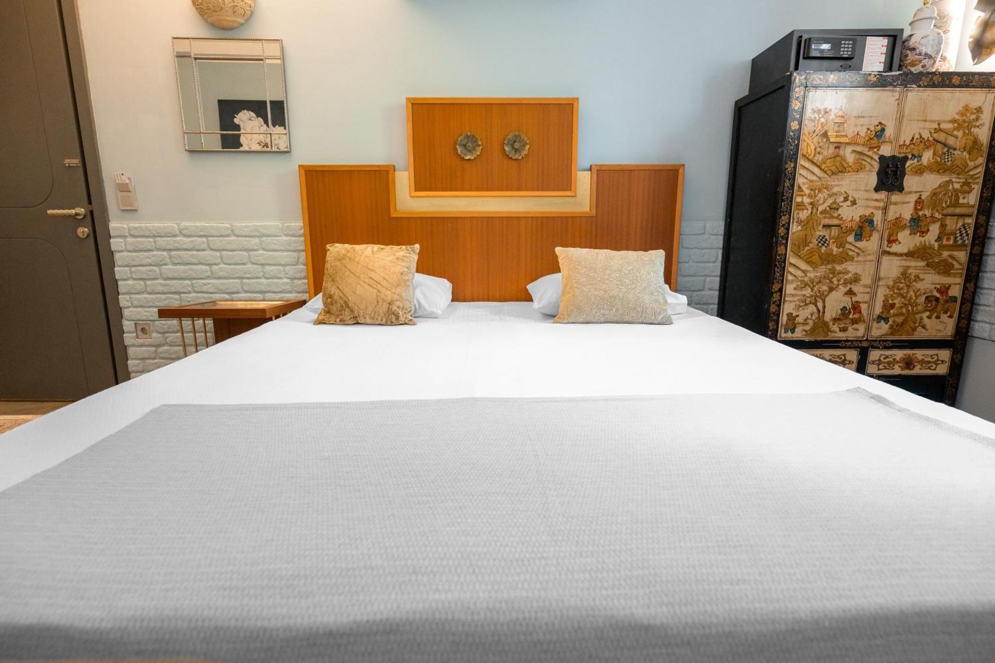 Delight Deluxe & Otel 2*