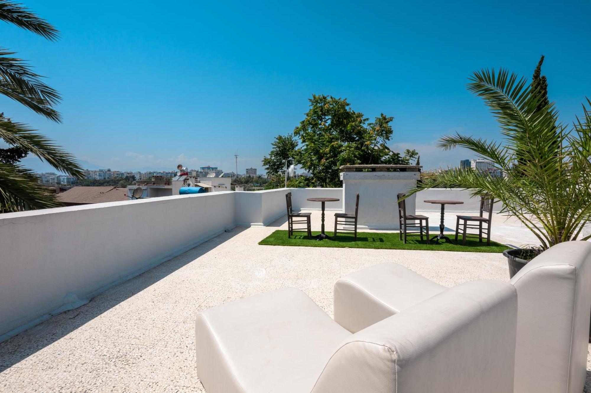 Delight Deluxe & Otel 2*